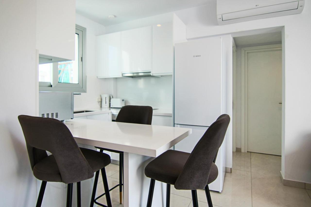 Phaedrus Living - Seaside Executive Flat Harbour 204 Apartment Paphos Bagian luar foto