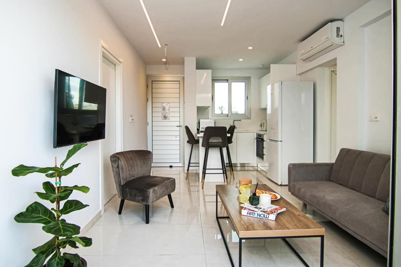 Phaedrus Living - Seaside Executive Flat Harbour 204 Apartment Paphos Bagian luar foto